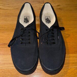 NWT Vans Classic Black Lace-Up Shoes